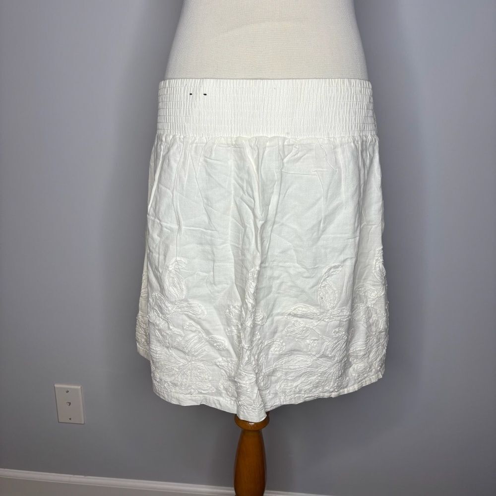 Maurices- White Skirt with Flower Details